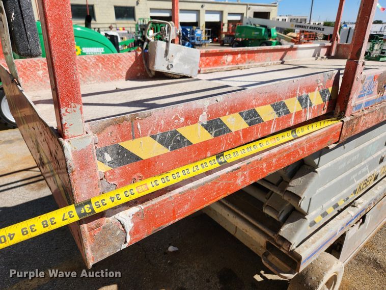 image for item MK9387 2000 Skyjack 4832  scissor lift