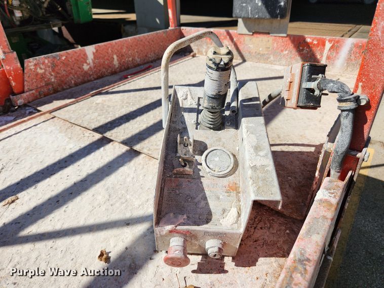 image for item MK9387 2000 Skyjack 4832  scissor lift