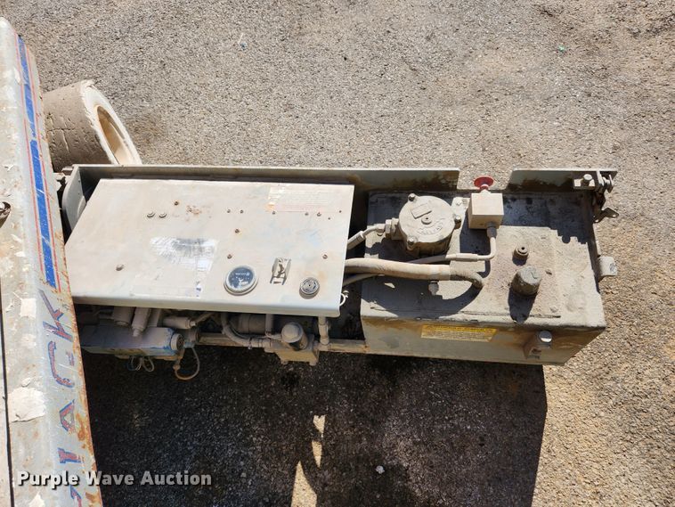 image for item MK9387 2000 Skyjack 4832  scissor lift