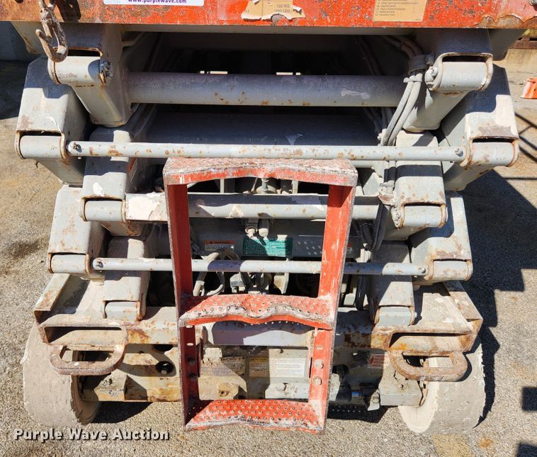 image for item MK9387 2000 Skyjack 4832  scissor lift