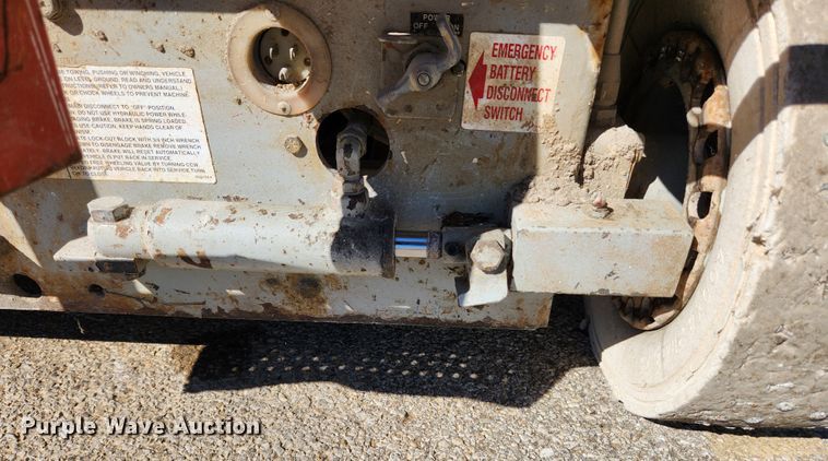 image for item MK9387 2000 Skyjack 4832  scissor lift