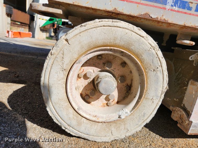 image for item MK9387 2000 Skyjack 4832  scissor lift