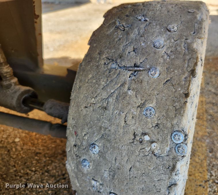 image for item MK9387 2000 Skyjack 4832  scissor lift