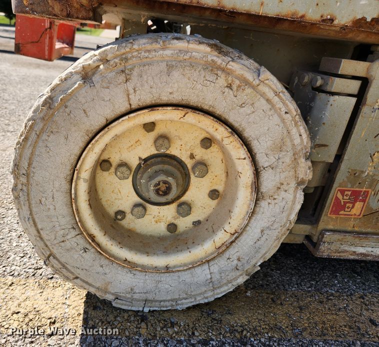 image for item MK9387 2000 Skyjack 4832  scissor lift