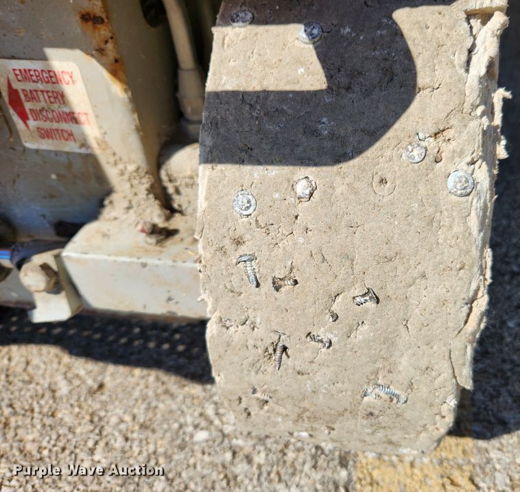 image for item MK9387 2000 Skyjack 4832  scissor lift