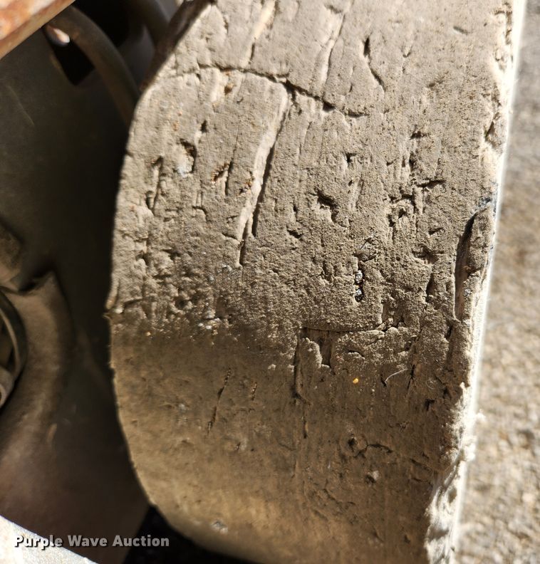 image for item MK9387 2000 Skyjack 4832  scissor lift