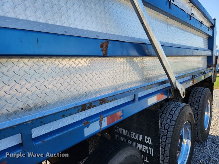 image for item MK9411 2005 Sterling L8500  dump truck