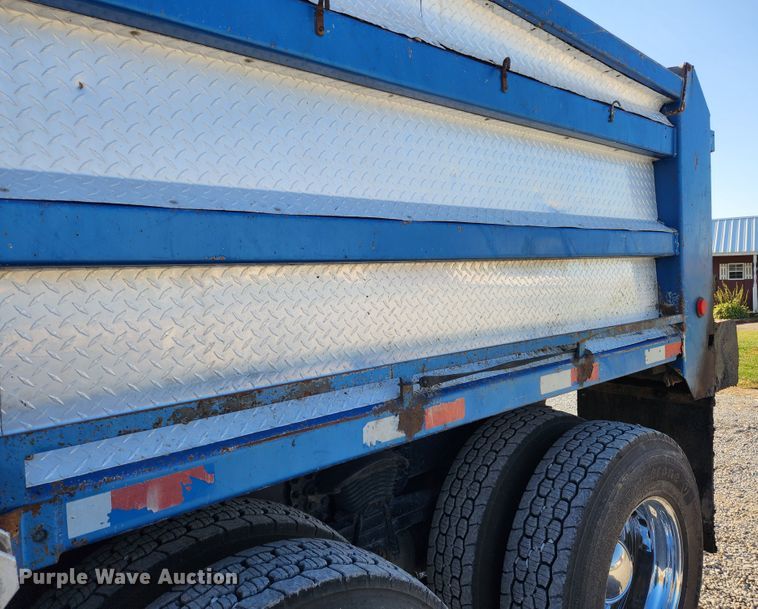 image for item MK9411 2005 Sterling L8500  dump truck