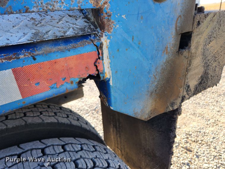 image for item MK9411 2005 Sterling L8500  dump truck