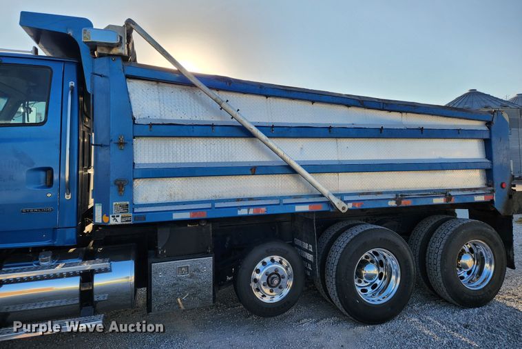 image for item MK9411 2005 Sterling L8500  dump truck