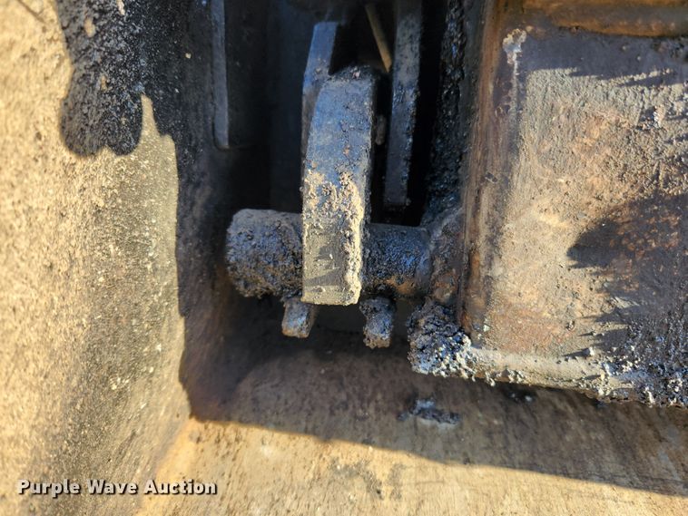 image for item MK9411 2005 Sterling L8500  dump truck