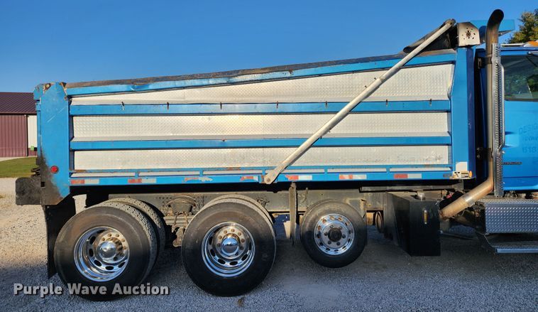 image for item MK9411 2005 Sterling L8500  dump truck