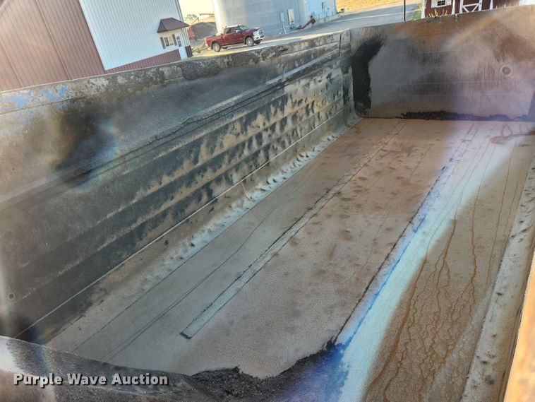 image for item MK9411 2005 Sterling L8500  dump truck