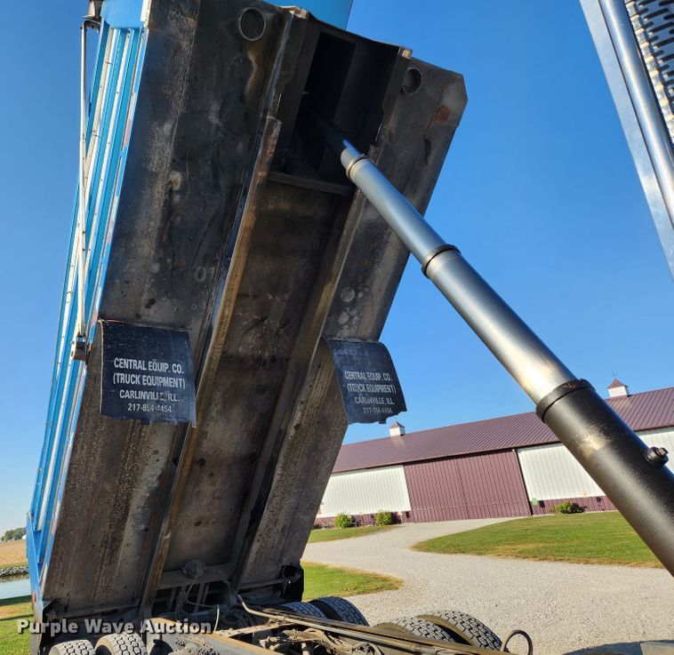 image for item MK9411 2005 Sterling L8500  dump truck