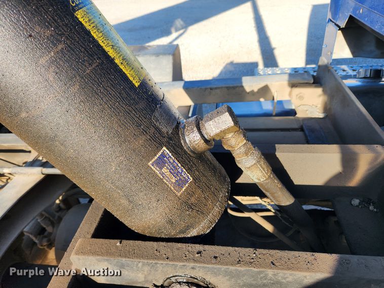 image for item MK9411 2005 Sterling L8500  dump truck