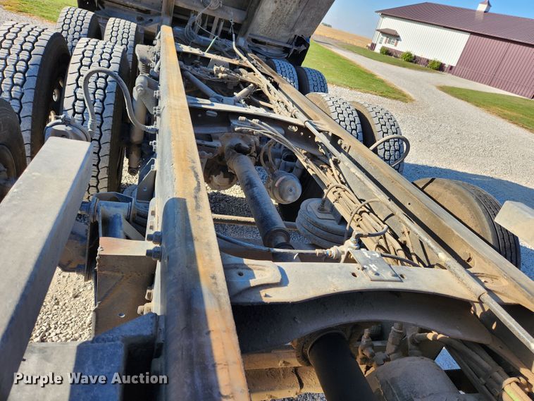 image for item MK9411 2005 Sterling L8500  dump truck