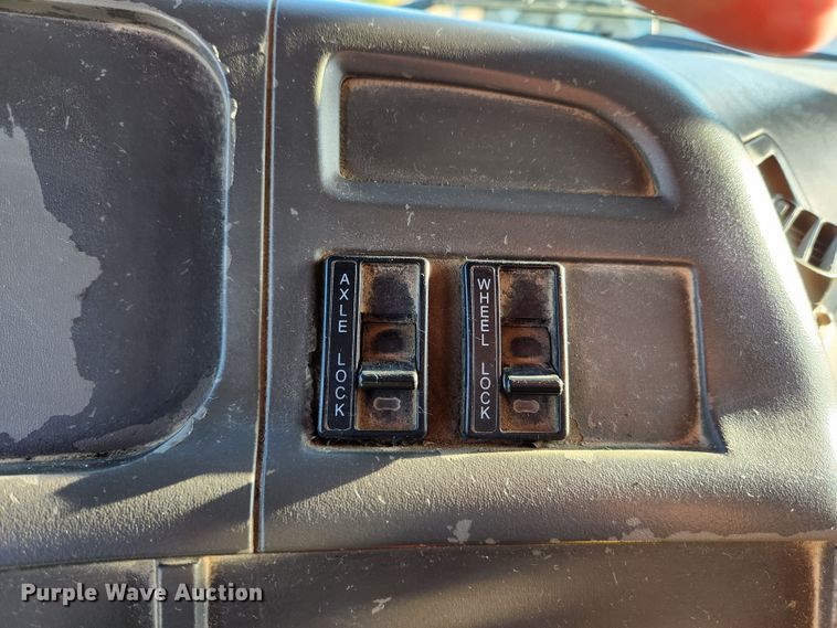 image for item MK9411 2005 Sterling L8500  dump truck