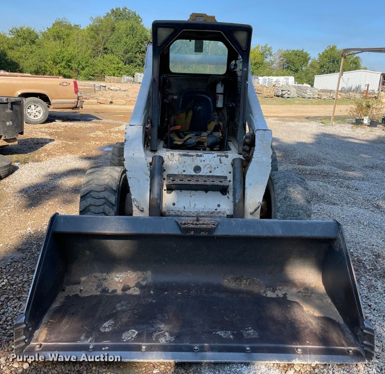 image for item MR9383 2002 Bobcat S300  skid steer loader