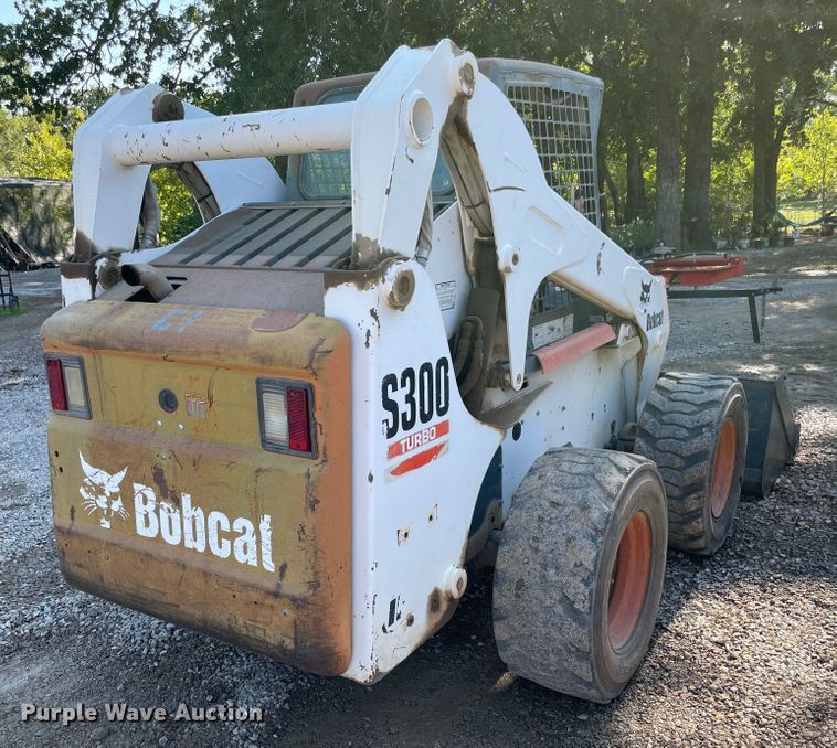 image for item MR9383 2002 Bobcat S300  skid steer loader