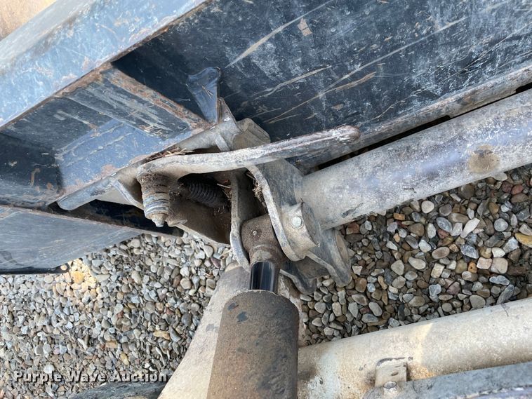 image for item MR9383 2002 Bobcat S300  skid steer loader