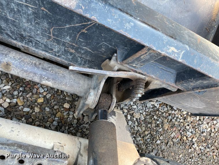 image for item MR9383 2002 Bobcat S300  skid steer loader