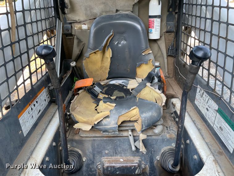 image for item MR9383 2002 Bobcat S300  skid steer loader