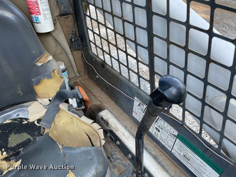 image for item MR9383 2002 Bobcat S300  skid steer loader