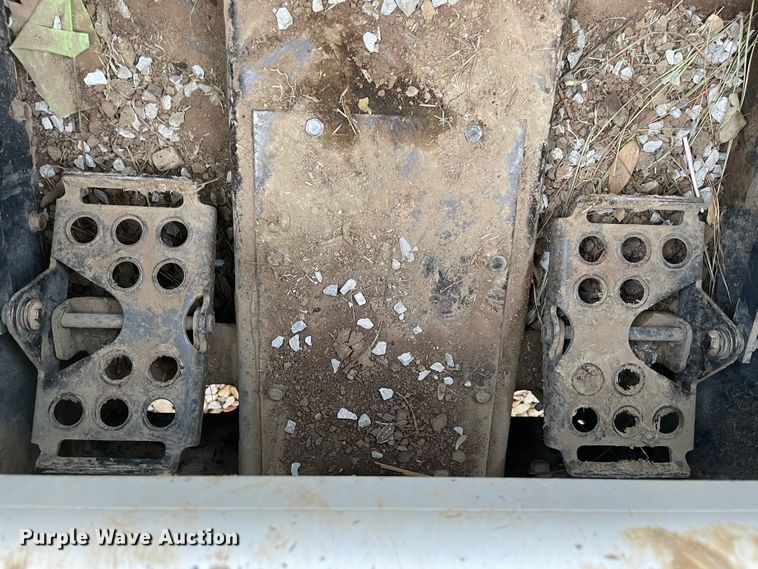 image for item MR9383 2002 Bobcat S300  skid steer loader