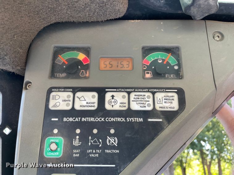 image for item MR9383 2002 Bobcat S300  skid steer loader