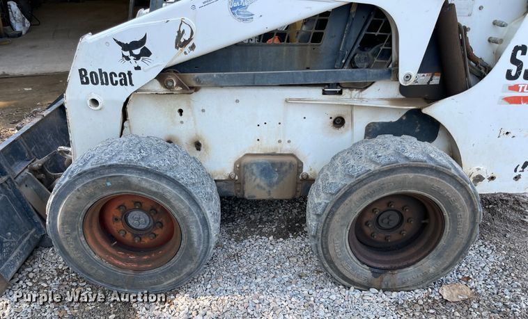 image for item MR9383 2002 Bobcat S300  skid steer loader