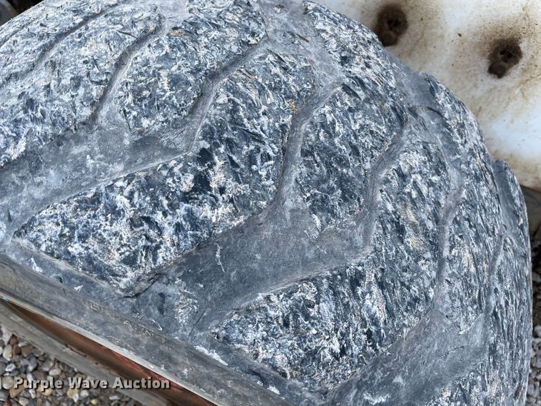 image for item MR9383 2002 Bobcat S300  skid steer loader