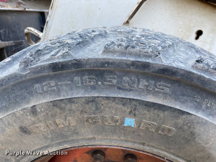 image for item MR9383 2002 Bobcat S300  skid steer loader