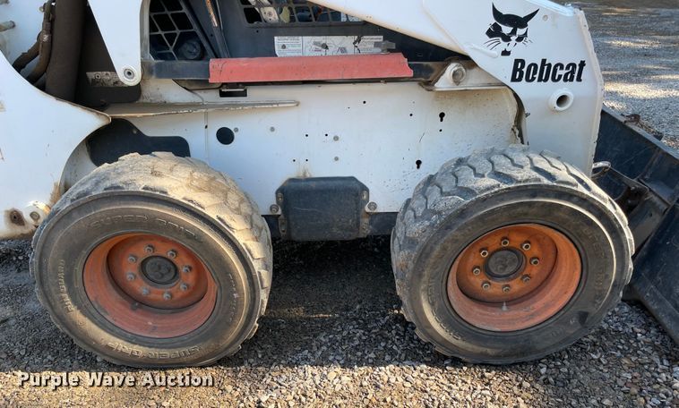 image for item MR9383 2002 Bobcat S300  skid steer loader