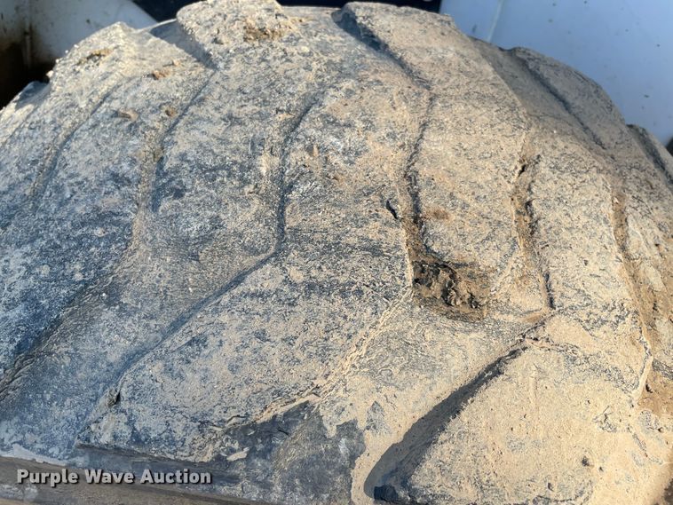 image for item MR9383 2002 Bobcat S300  skid steer loader