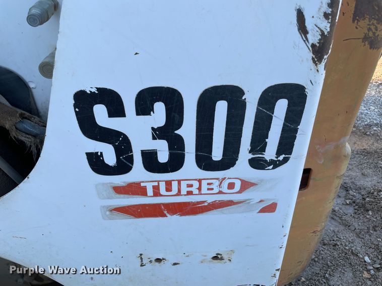 image for item MR9383 2002 Bobcat S300  skid steer loader