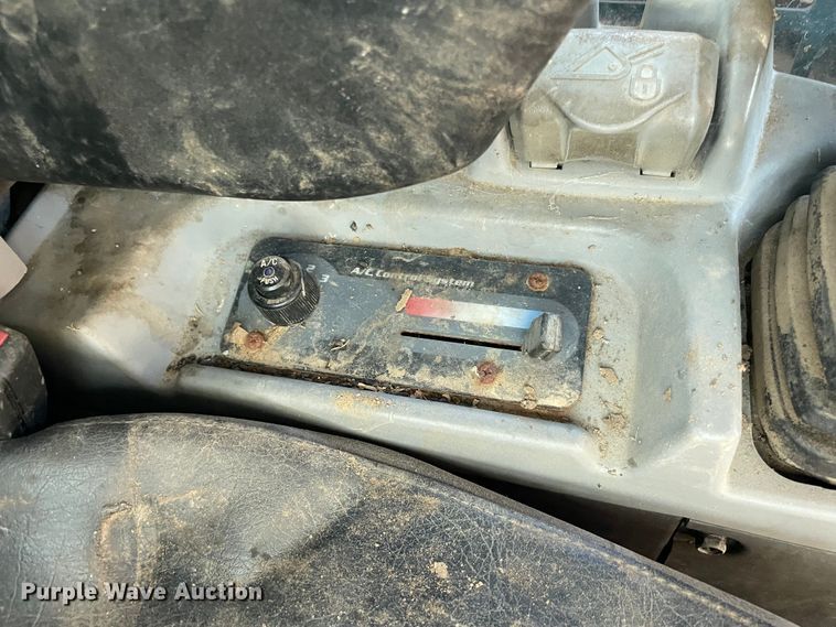 image for item MR9388 2013 Kubota SVL90-2  tracked skid steer loader