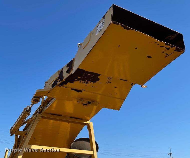 image for item MR9431 2008 Dynamic CH585  wood chipper