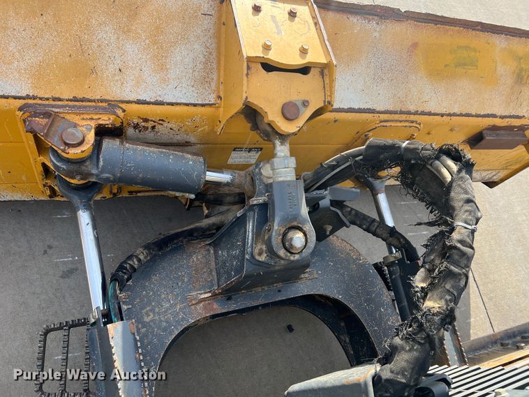 image for item MR9944 2013 John Deere 650K LGP  dozer