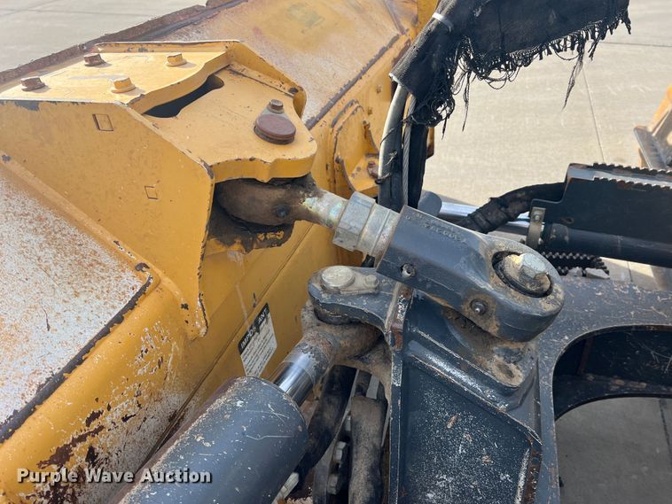 image for item MR9944 2013 John Deere 650K LGP  dozer