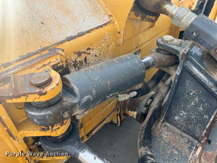 image for item MR9944 2013 John Deere 650K LGP  dozer