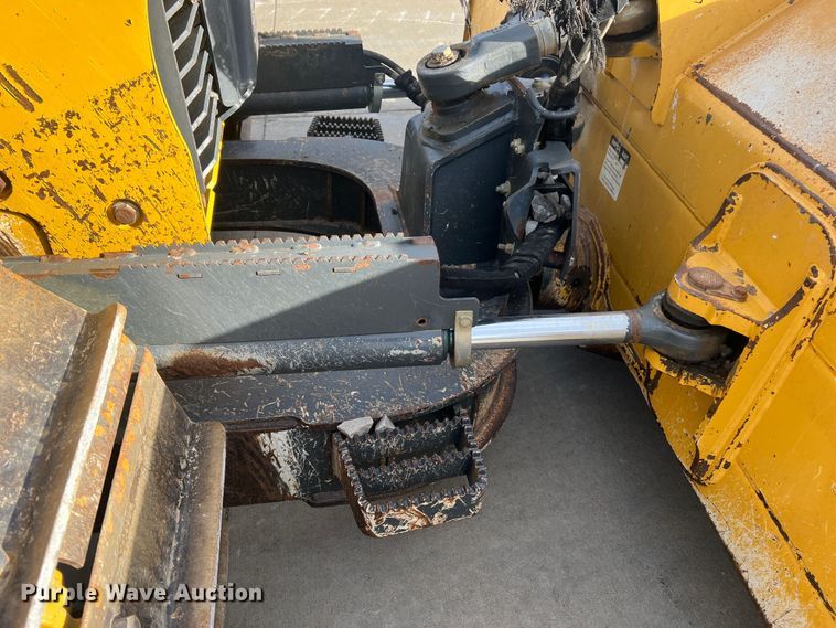 image for item MR9944 2013 John Deere 650K LGP  dozer