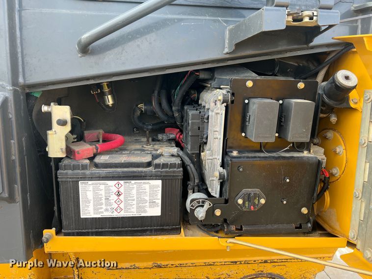 image for item MR9944 2013 John Deere 650K LGP  dozer