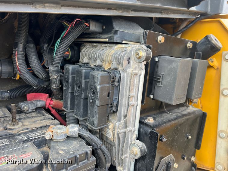 image for item MR9944 2013 John Deere 650K LGP  dozer