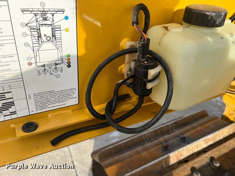 image for item MR9944 2013 John Deere 650K LGP  dozer