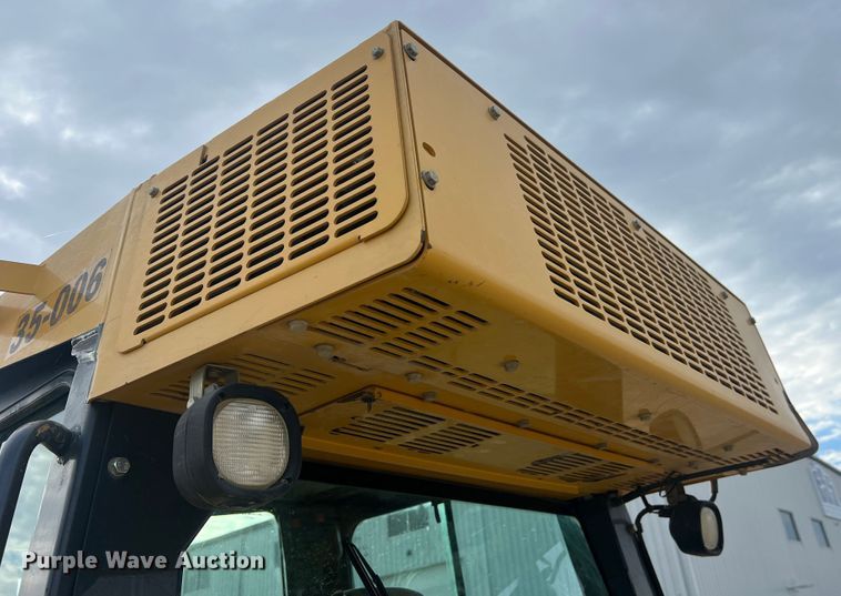 image for item MR9944 2013 John Deere 650K LGP  dozer