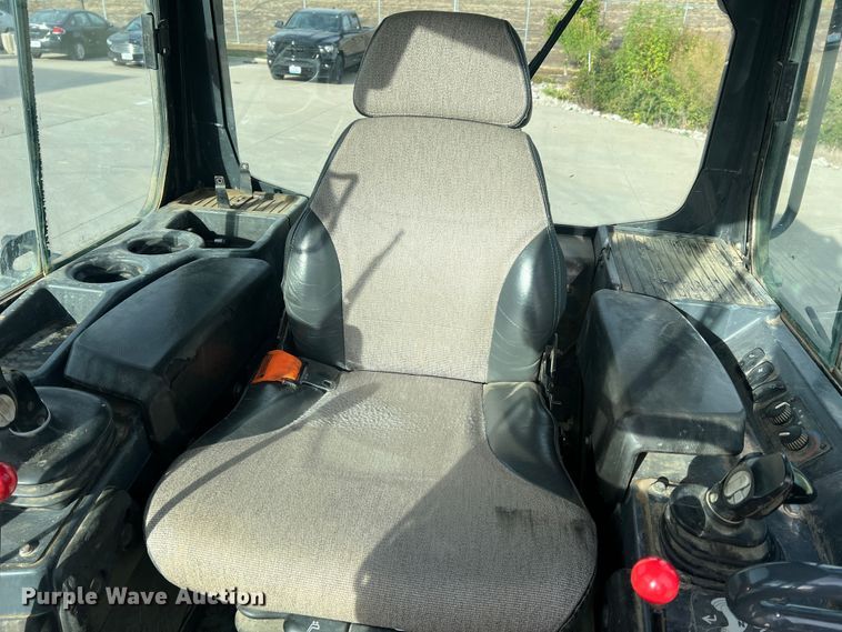 image for item MR9944 2013 John Deere 650K LGP  dozer