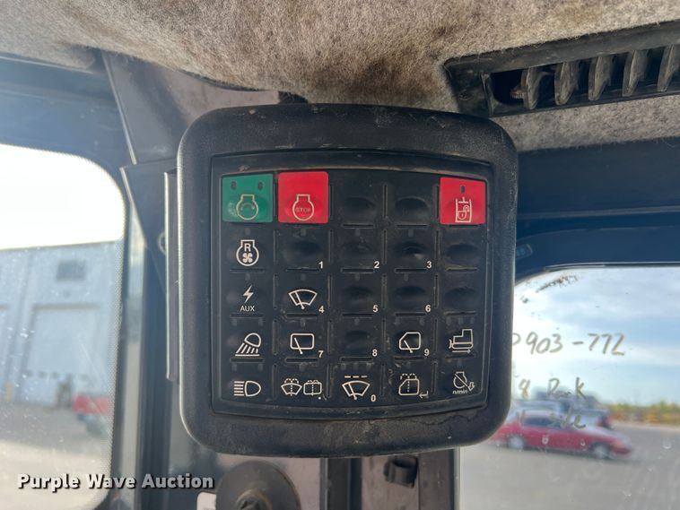 image for item MR9944 2013 John Deere 650K LGP  dozer