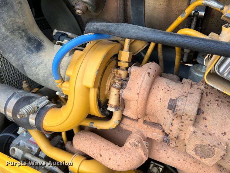 image for item MR9944 2013 John Deere 650K LGP  dozer