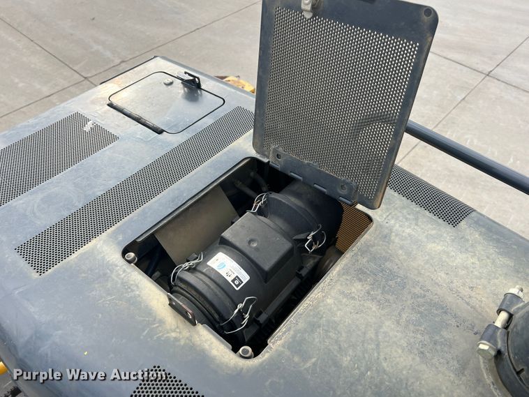 image for item MR9944 2013 John Deere 650K LGP  dozer