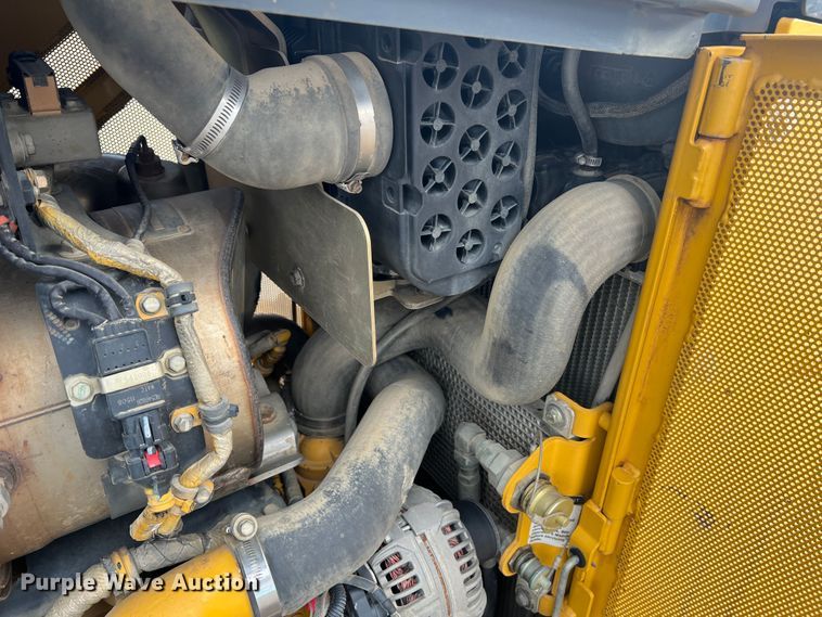 image for item MR9944 2013 John Deere 650K LGP  dozer